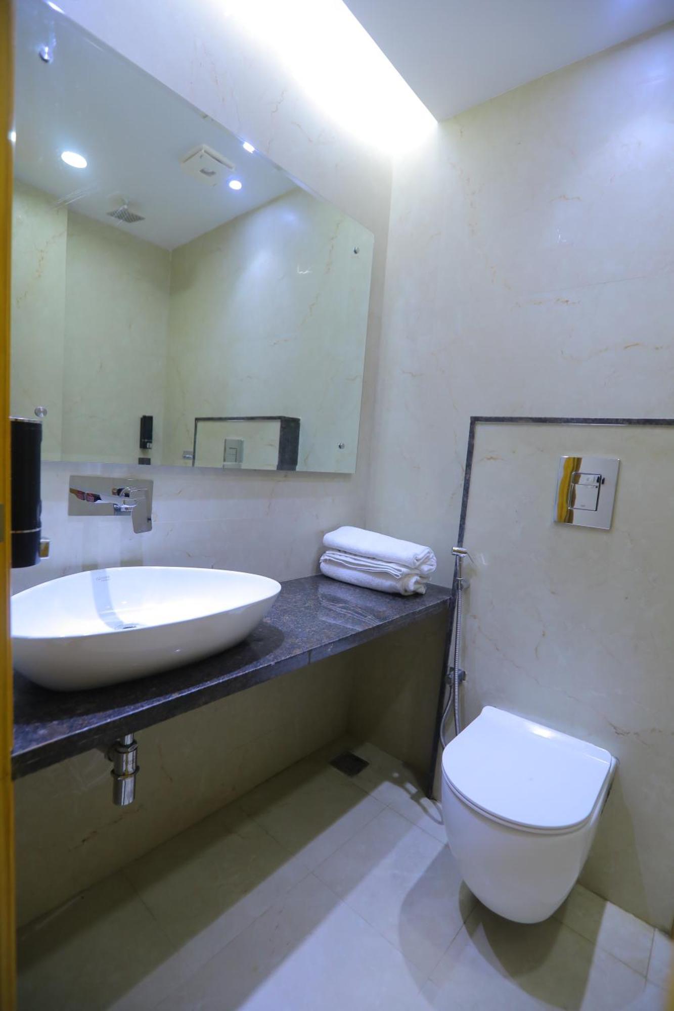 Hotel Glitz - Walk In From New Delhi Railway Station Экстерьер фото