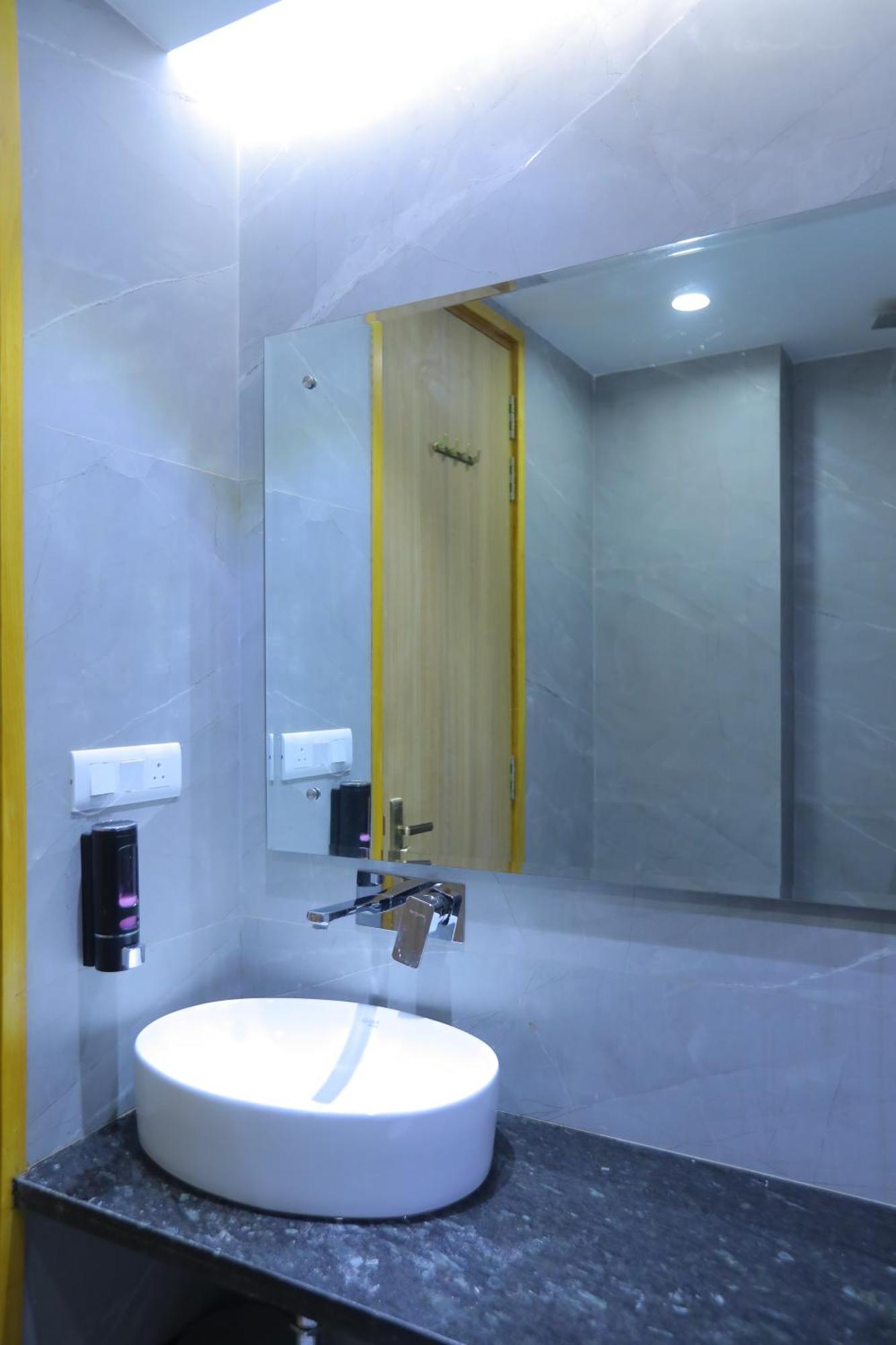 Hotel Glitz - Walk In From New Delhi Railway Station Экстерьер фото